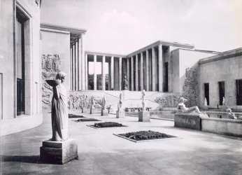Innenhof des Museums für moderne Kunst auf der Pariser Weltausstellung, 1937